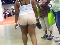 Chunky babe in tight shorts all up her